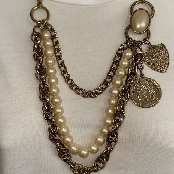 Triple strand  gold & pearl statement necklace with gold coin & crest pendant - Picture 2 of 5